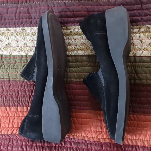 Vintage HUSH PUPPIES* black suede slip on with rubber tread and sole elastic gor - Picture 8 of 14